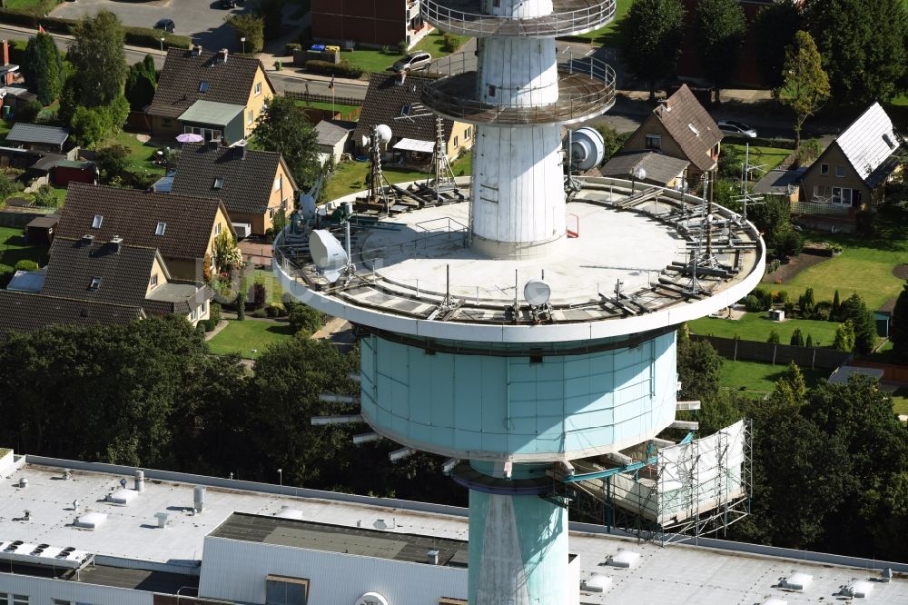 Heide von oben - Funkturm und Sendeanlage als Grundnetzsender und Fernmeldeturm in Heide im Bundesland Schleswig-Holstein, Deutschland