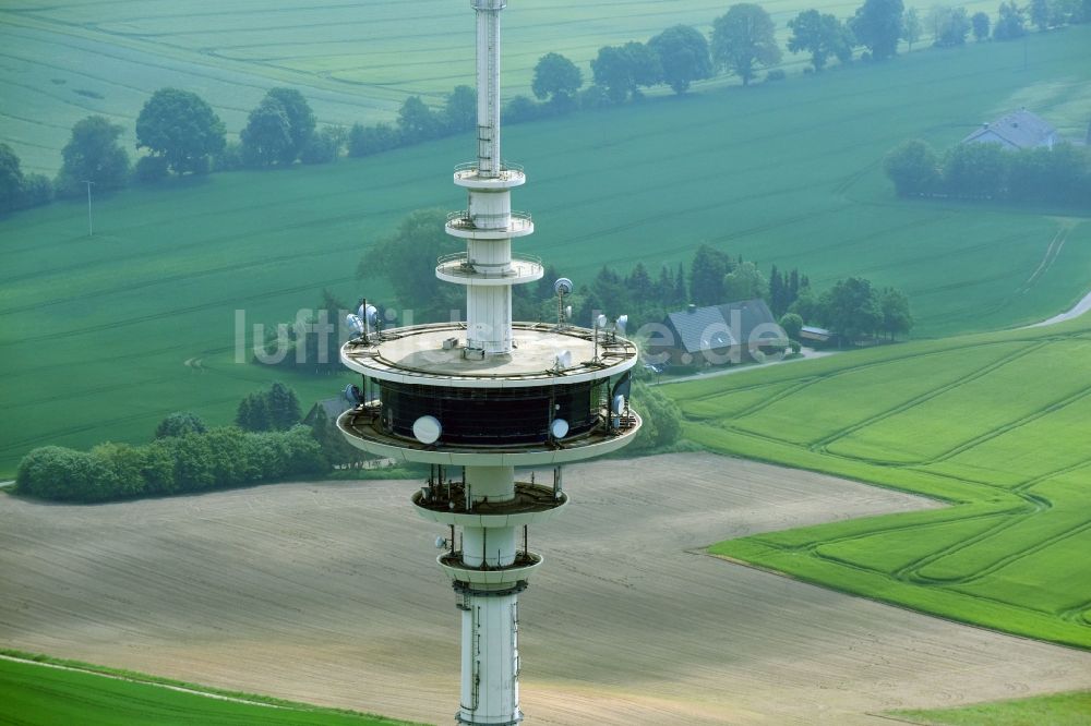 Neverstaven ( Travenbrück ) aus der Vogelperspektive: Funkturm und Sendeanlage als Grundnetzsender Fernmeldeturm Neverstaven der DFMG Deutsche Funkturm GmbH in Neverstaven ( Travenbrück ) im Bundesland Schleswig-Holstein, Deutschland