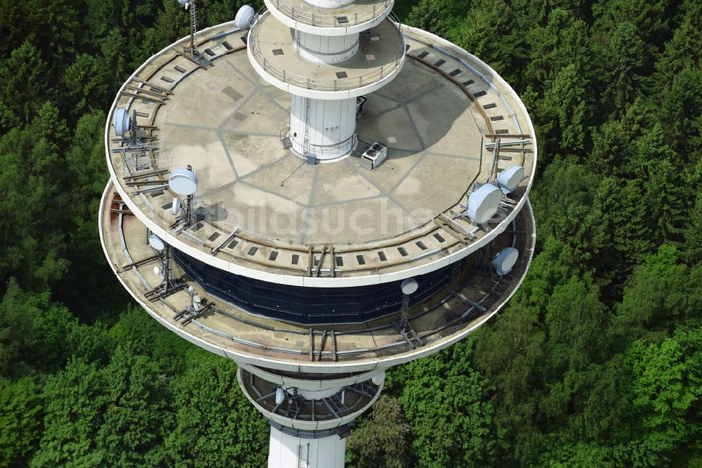 Neverstaven ( Travenbrück ) aus der Vogelperspektive: Funkturm und Sendeanlage als Grundnetzsender Fernmeldeturm Neverstaven der DFMG Deutsche Funkturm GmbH in Neverstaven ( Travenbrück ) im Bundesland Schleswig-Holstein, Deutschland