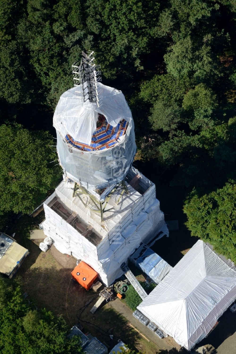 Luftaufnahme Maikammer - Funkturm und Sendeanlage auf der Kalmit in Maikammer im Bundesland Rheinland-Pfalz