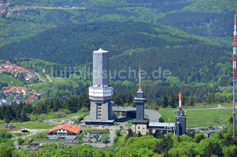 Schmitten von oben - Funkturm und Sendeanlage auf der Kuppe des Bergmassives Großer Feldberg in Schmitten im Bundesland Hessen