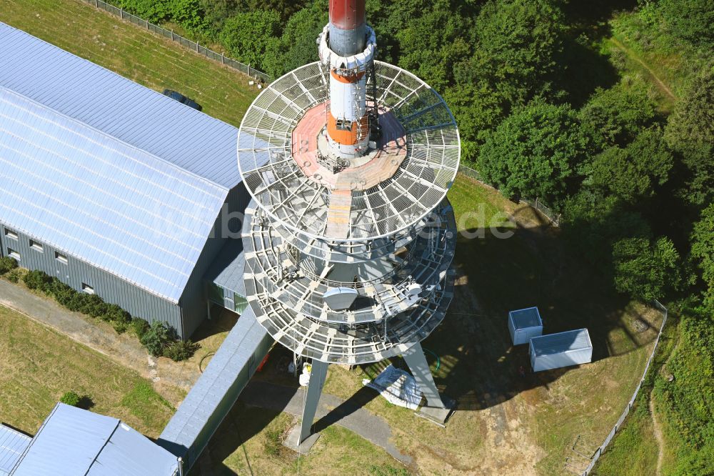 Brotterode aus der Vogelperspektive: Funkturm und Sendeanlage auf der Kuppe des Bergmassives Großer Inselsberg in Kurort Brotterode im Bundesland Thüringen, Deutschland