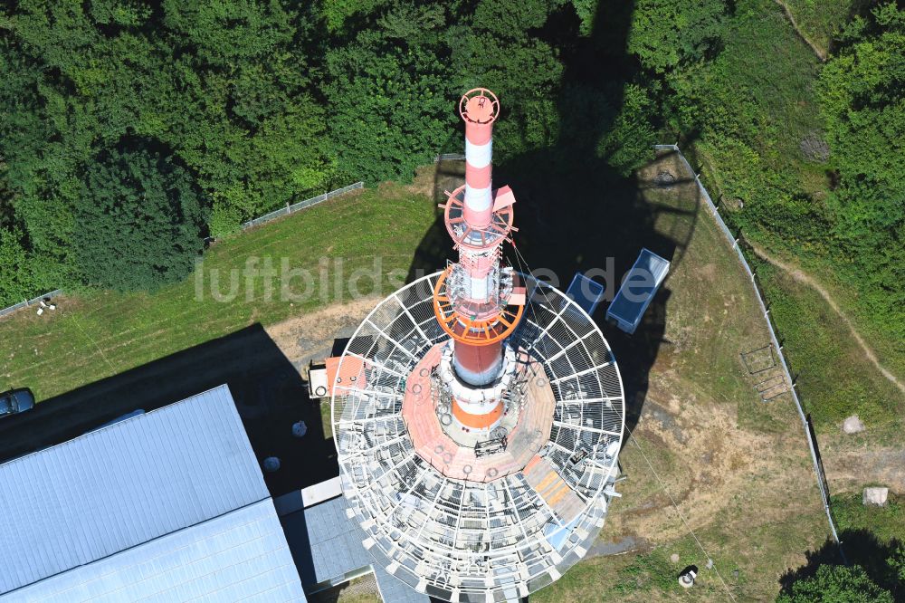 Luftaufnahme Brotterode - Funkturm und Sendeanlage auf der Kuppe des Bergmassives Großer Inselsberg in Kurort Brotterode im Bundesland Thüringen, Deutschland