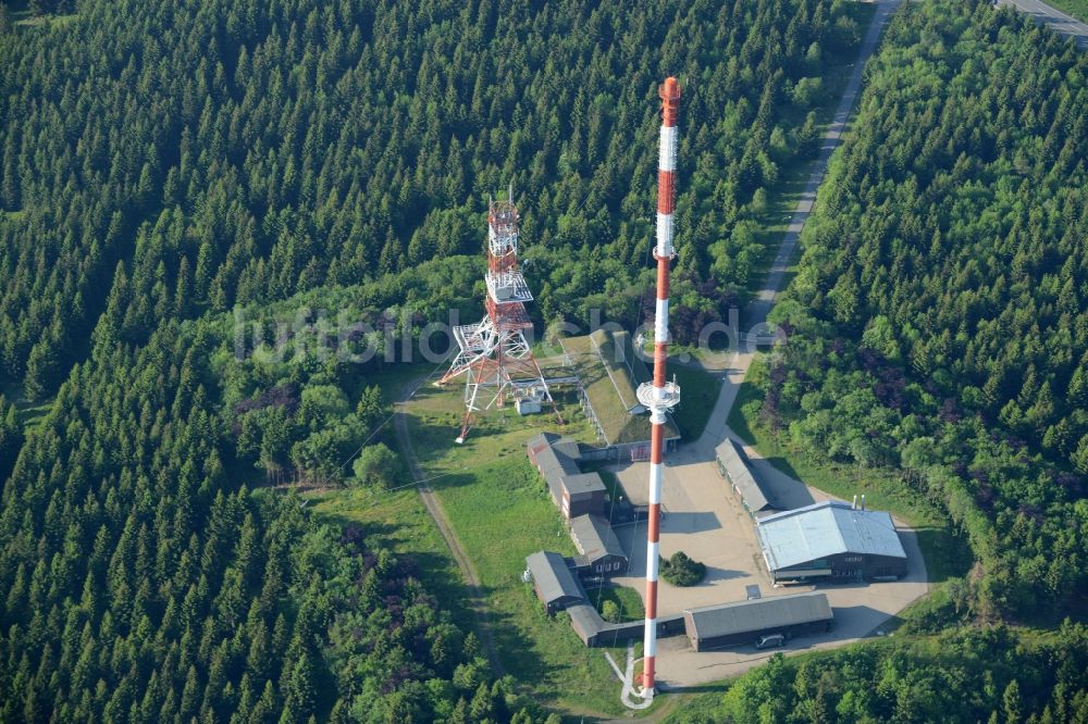 Altenau aus der Vogelperspektive: Funkturm und Sendeanlage auf der Kuppe des Bergmassives Torfhaus in Altenau im Bundesland Niedersachsen