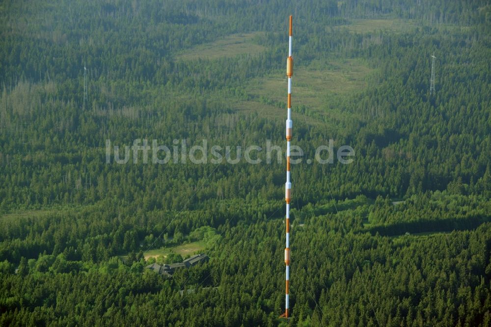 Altenau aus der Vogelperspektive: Funkturm und Sendeanlage auf der Kuppe des Bergmassives Torfhaus in Altenau im Bundesland Niedersachsen