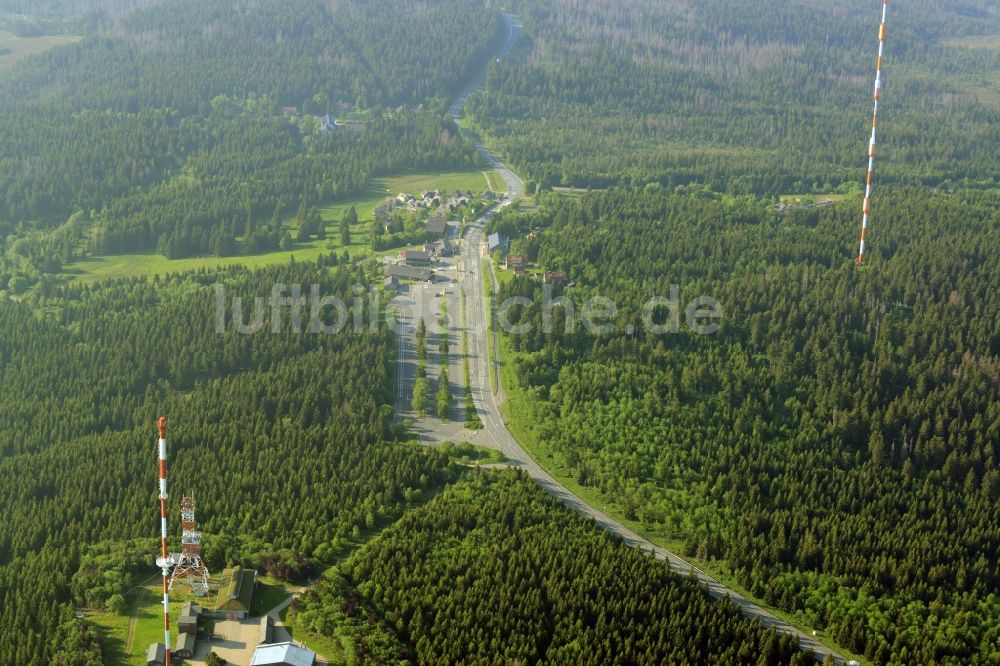 Altenau von oben - Funkturm und Sendeanlage auf der Kuppe des Bergmassives Torfhaus in Altenau im Bundesland Niedersachsen