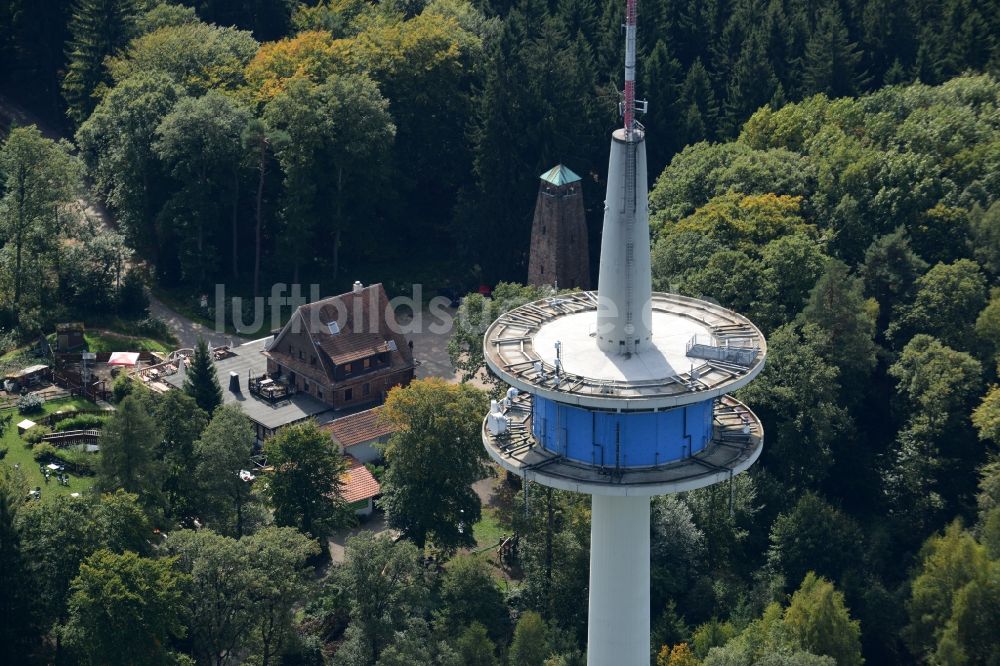 Dossenheim aus der Vogelperspektive: Funkturm und Sendeanlage auf der Kuppe des Bergmassives Weißer Stein in Dossenheim im Bundesland Baden-Württemberg