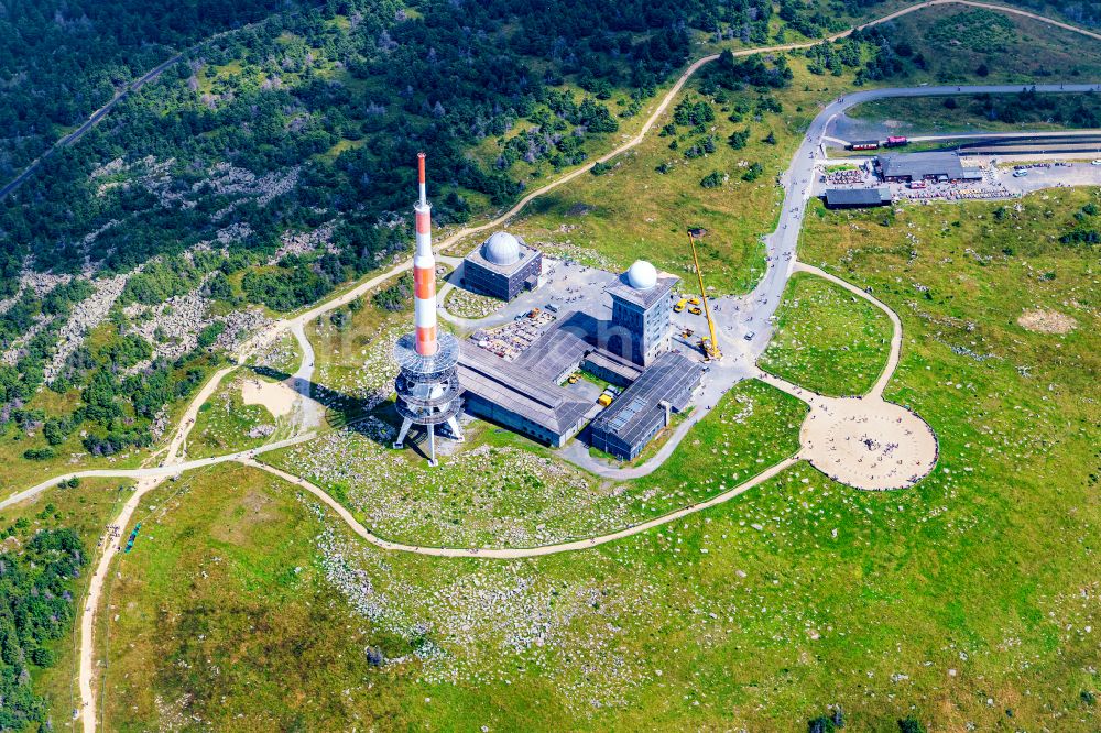 Wernigerode aus der Vogelperspektive: Funkturm und Sendeanlage auf der Kuppe des Brocken im Harz in Schierke im Bundesland Sachsen-Anhalt, Deutschland