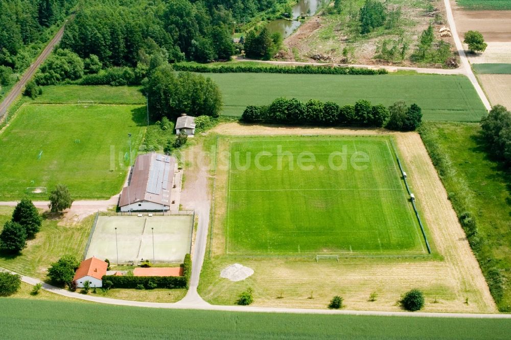 Luftaufnahme Barbelroth - Fussballplatz in Barbelroth im Bundesland Rheinland-Pfalz