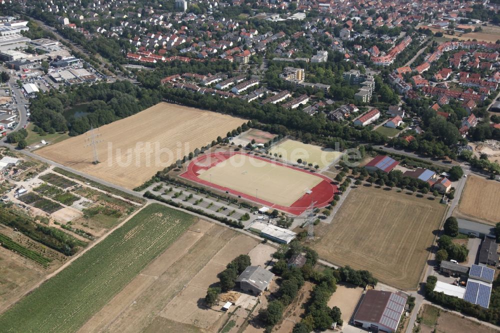 Mainz aus der Vogelperspektive: Fussballplatz in Mainz- Hechtsheim im Bundesland Rheinland-Pfalz