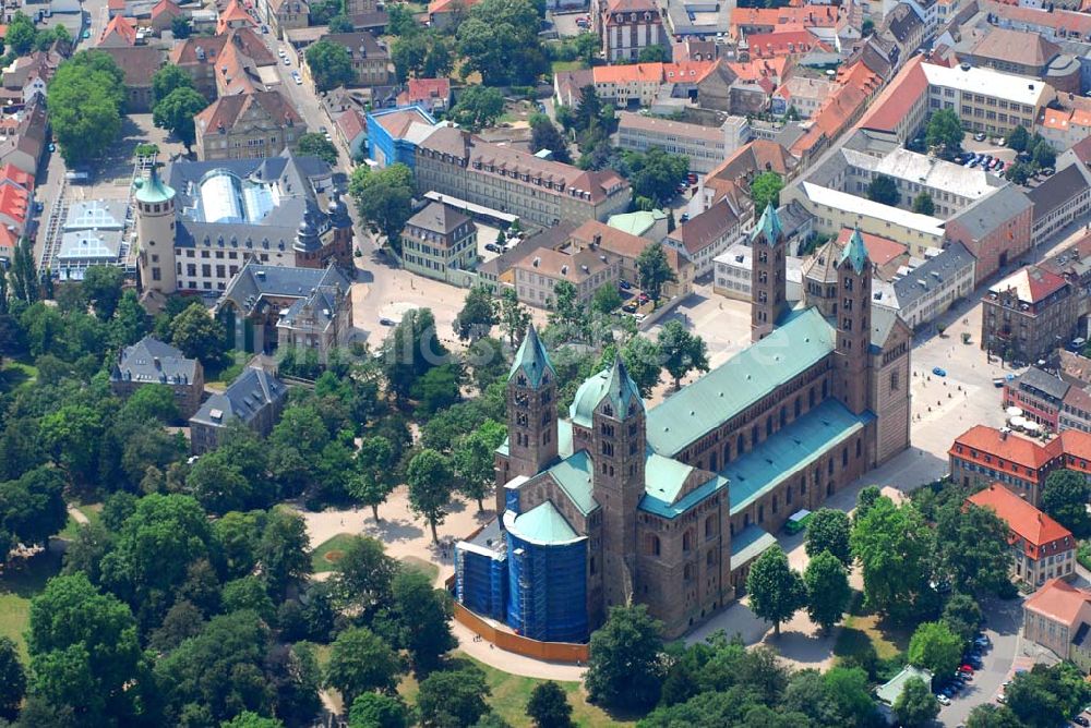 Speyer von oben - Fußballplatz an der Raiffeisenstraße in Speyer