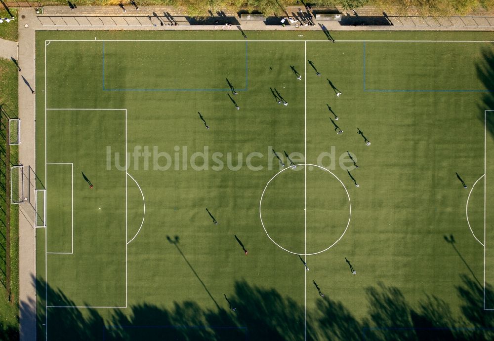 Luftaufnahme Bochum OT Wattenscheid - Fussballplatz in Wattenscheid, einem Ortsteil von Bochum im Bundesland Nordrhein-Westfalen