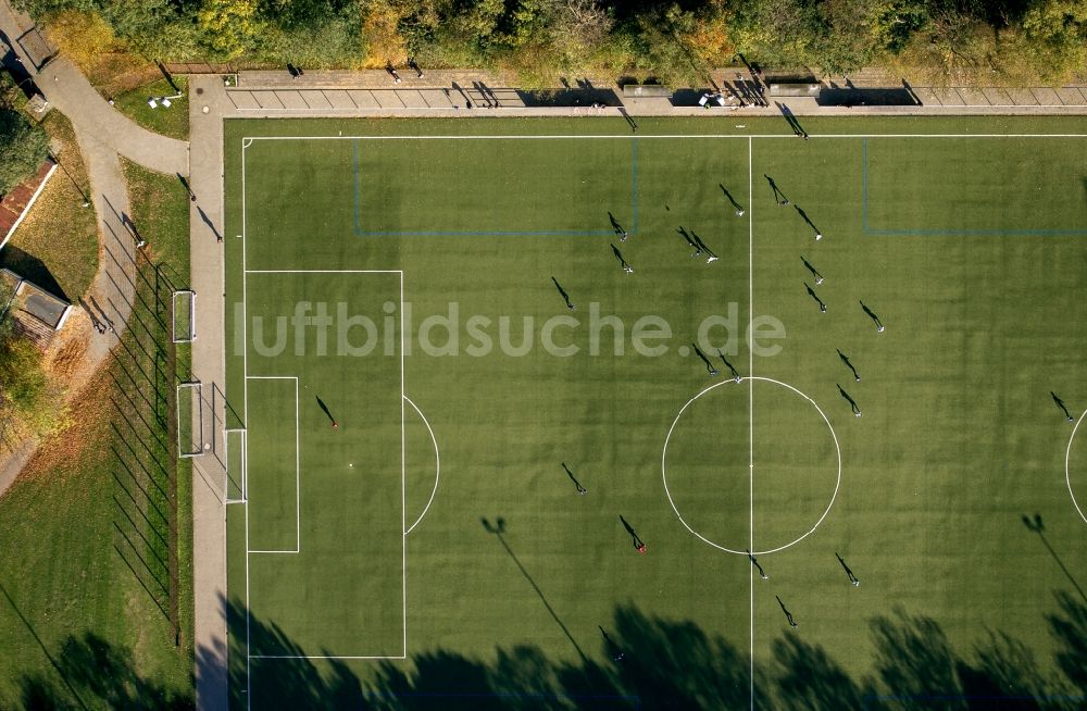 Bochum OT Wattenscheid von oben - Fussballplatz in Wattenscheid, einem Ortsteil von Bochum im Bundesland Nordrhein-Westfalen