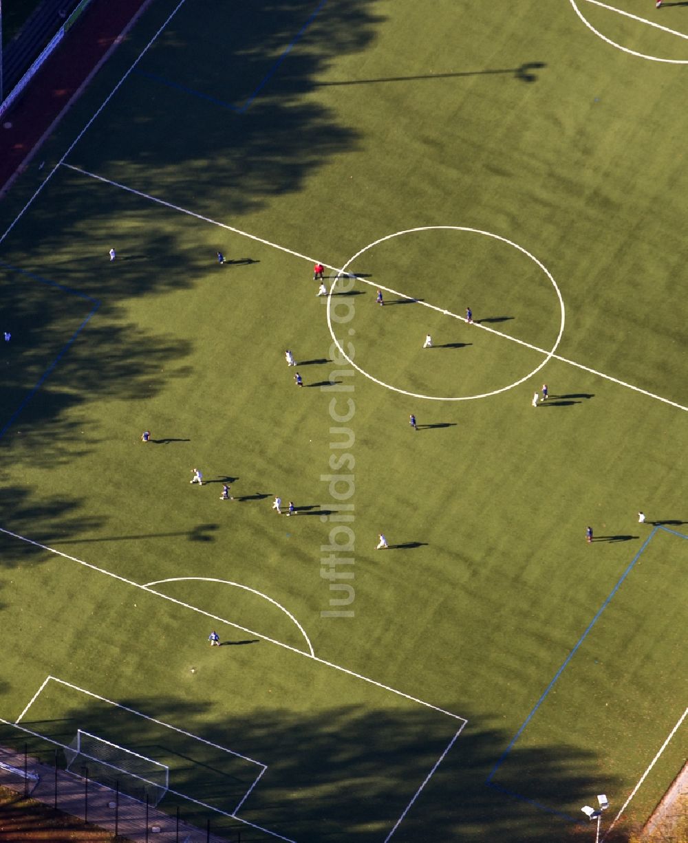 Bochum OT Wattenscheid aus der Vogelperspektive: Fussballplatz in Wattenscheid, einem Ortsteil von Bochum im Bundesland Nordrhein-Westfalen