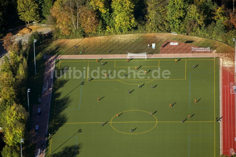 Luftbild Bochum OT Wattenscheid - Fussballplatz in Wattenscheid, einem Ortsteil von Bochum im Bundesland Nordrhein-Westfalen