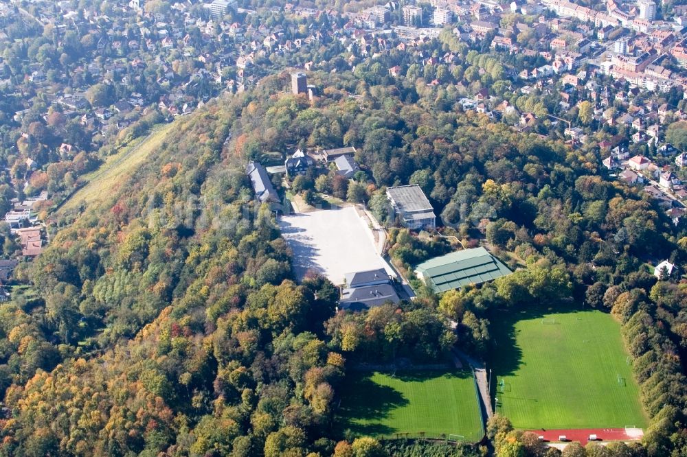 Karlsruhe von oben - Fussballplätze derSportschule Schöneck (Landesleistungszentrum des badischen Fussballverbands und des badischen Sportbunds) auf dem Turmberg im Ortsteil Durlach in Karlsruhe im Bundesland Baden-Württemberg