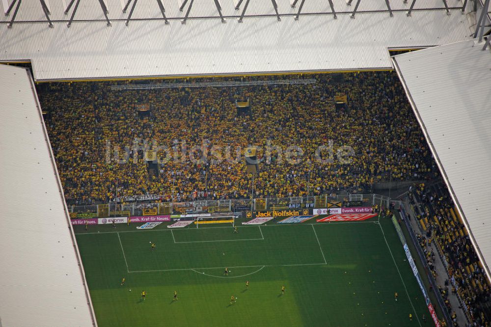 Dortmund von oben - Fußballspiel BVB gegen Hertha BSC im Borusseum , dem Stadion Signal Iduna Park in Dortmund