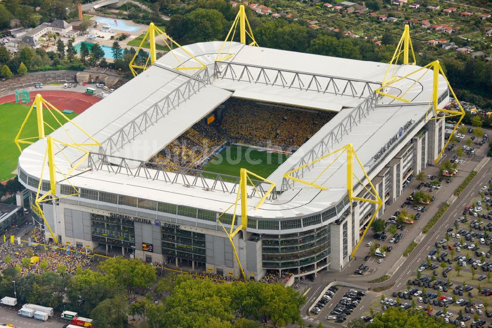 Luftaufnahme Dortmund - Fußballspiel BVB gegen Hertha BSC im Borusseum , dem Stadion Signal Iduna Park in Dortmund