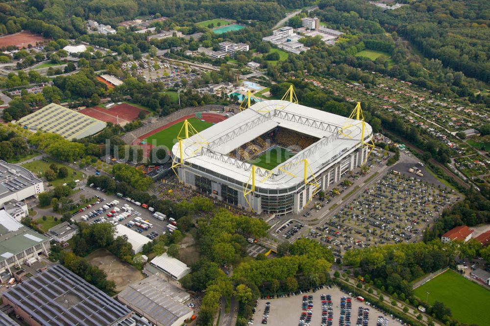 Dortmund von oben - Fußballspiel BVB gegen Hertha BSC im Borusseum , dem Stadion Signal Iduna Park in Dortmund