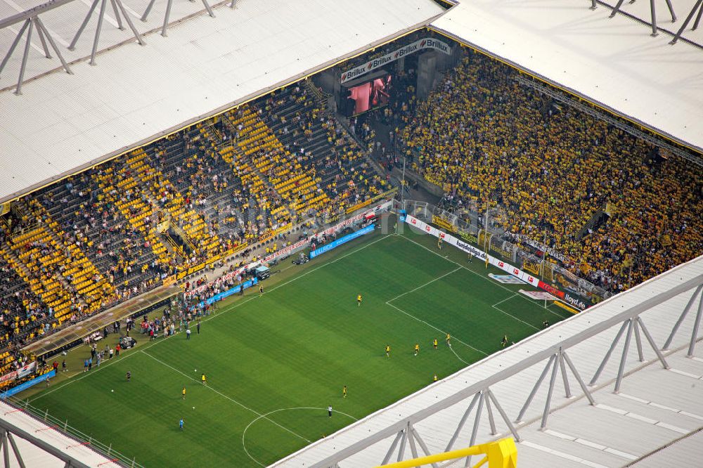 Luftbild Dortmund - Fußballspiel BVB gegen Hertha BSC im Borusseum , dem Stadion Signal Iduna Park in Dortmund