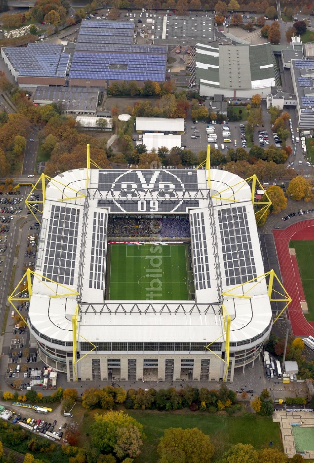 Dortmund von oben - Fußballspiel BVB Revierderby im Borusseum , dem Stadion Signal Iduna Park in Dortmund