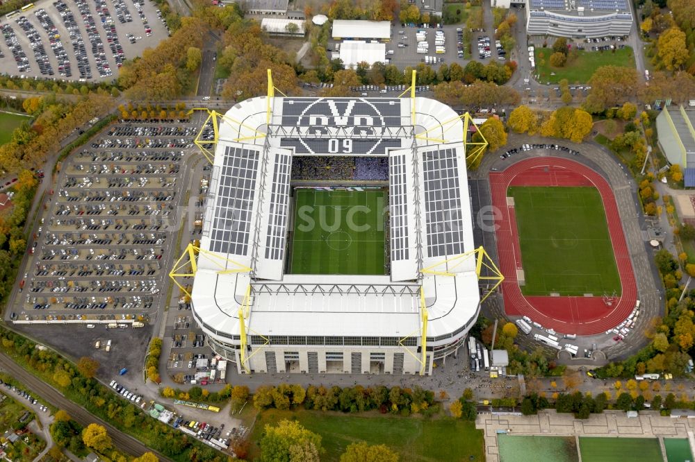 Dortmund von oben - Fußballspiel BVB Revierderby im Borusseum , dem Stadion Signal Iduna Park in Dortmund