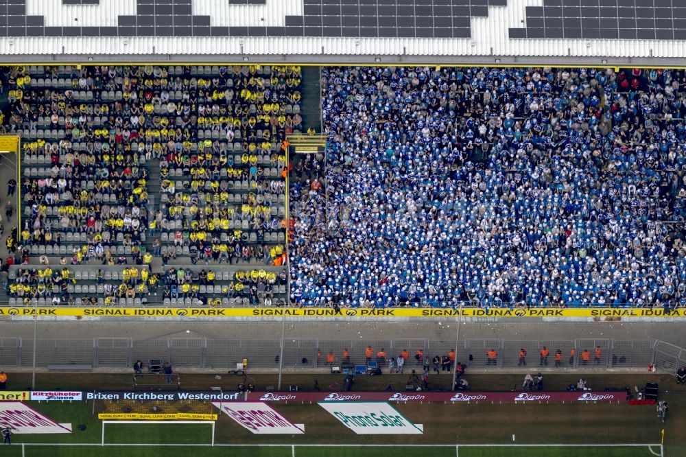 Dortmund von oben - Fußballspiel BVB Revierderby im Borusseum , dem Stadion Signal Iduna Park in Dortmund