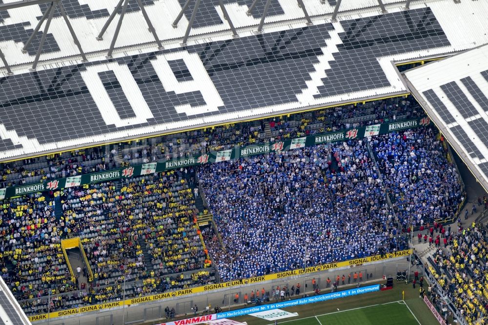 Luftbild Dortmund - Fußballspiel BVB Revierderby im Borusseum , dem Stadion Signal Iduna Park in Dortmund