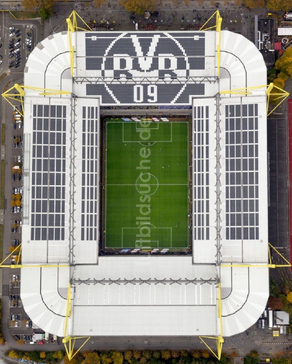 Dortmund von oben - Fußballspiel BVB Revierderby im Borusseum , dem Stadion Signal Iduna Park in Dortmund