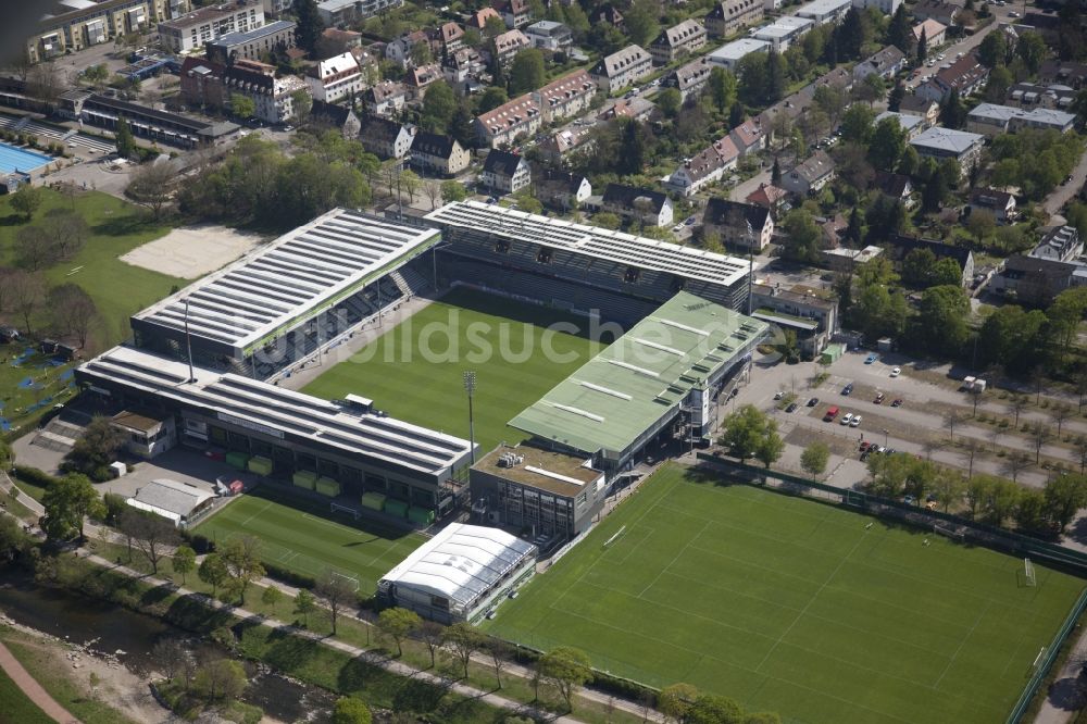 Freiburg im Breisgau aus der Vogelperspektive: Fussballstadion, genannt Schwarzwaldstadion, des FC Freiburg in Freiburg im Breisgau im Bundesland Baden-Württemberg