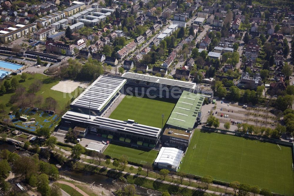 Luftaufnahme Freiburg im Breisgau - Fussballstadion, genannt Schwarzwaldstadion, des FC Freiburg in Freiburg im Breisgau im Bundesland Baden-Württemberg