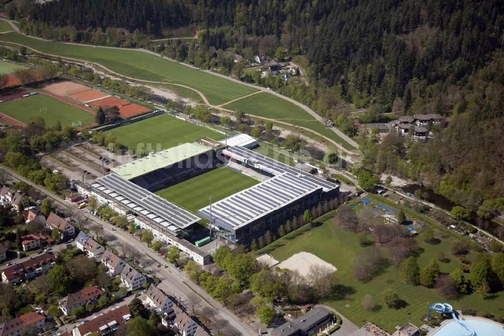 Luftaufnahme Freiburg im Breisgau - Fussballstadion, genannt Schwarzwaldstadion, des FC Freiburg in Freiburg im Breisgau im Bundesland Baden-Württemberg