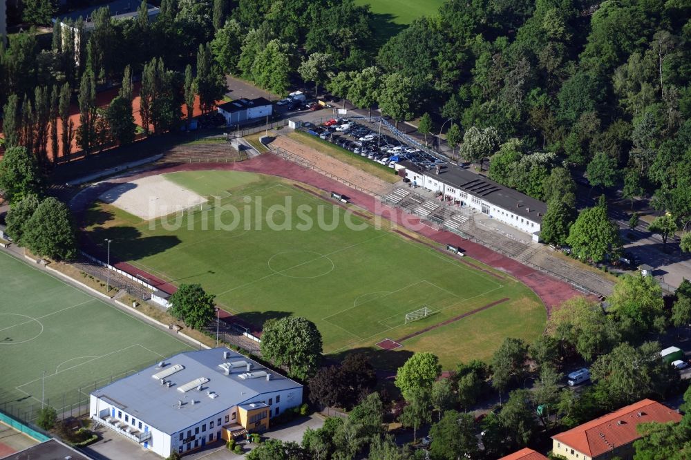 Berlin aus der Vogelperspektive: Fussballstadion Preussenstadion im Ortsteil Bezirk Steglitz-Zehlendorf in Berlin, Deutschland