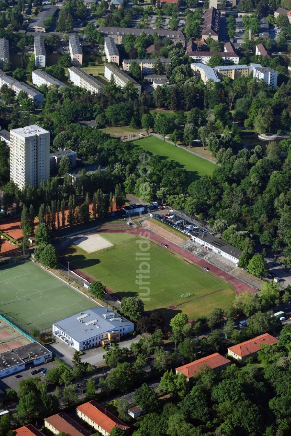 Luftaufnahme Berlin - Fussballstadion Preussenstadion im Ortsteil Bezirk Steglitz-Zehlendorf in Berlin, Deutschland