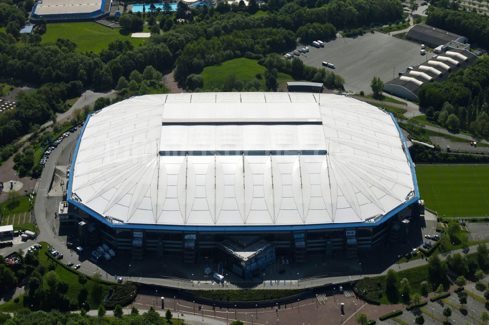 Luftaufnahme Gelsenkirchen - Fussballstadion Veltins-Arena auf Schalke des Vereins Schalke 04 in Gelsenkirchen im Bundesland Nordrhein-Westfalen