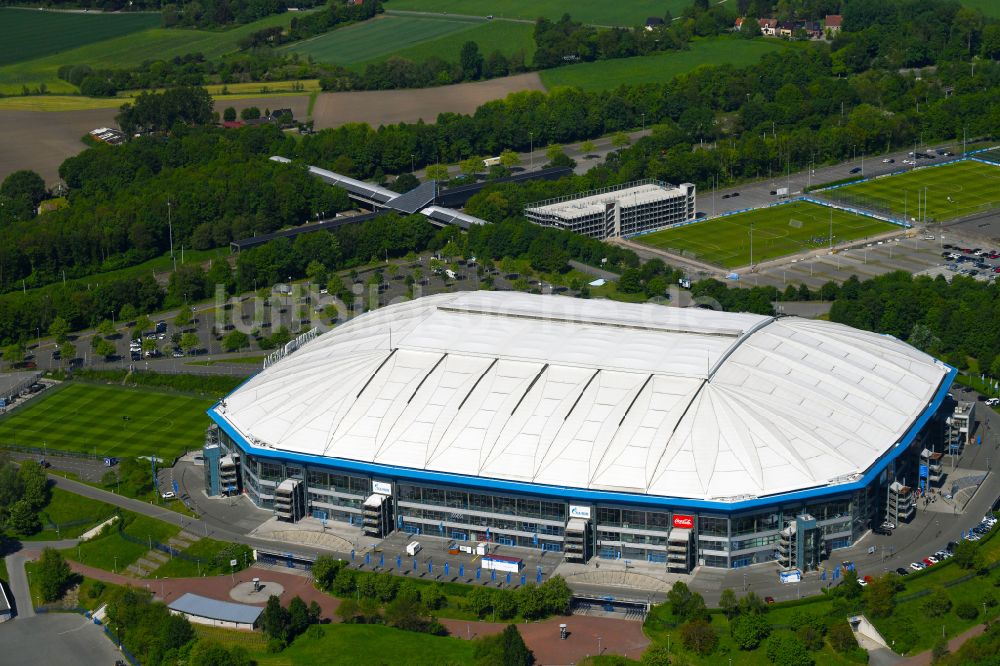 Luftaufnahme Gelsenkirchen - Fussballstadion Veltins-Arena auf Schalke des Vereins Schalke 04 in Gelsenkirchen im Bundesland Nordrhein-Westfalen