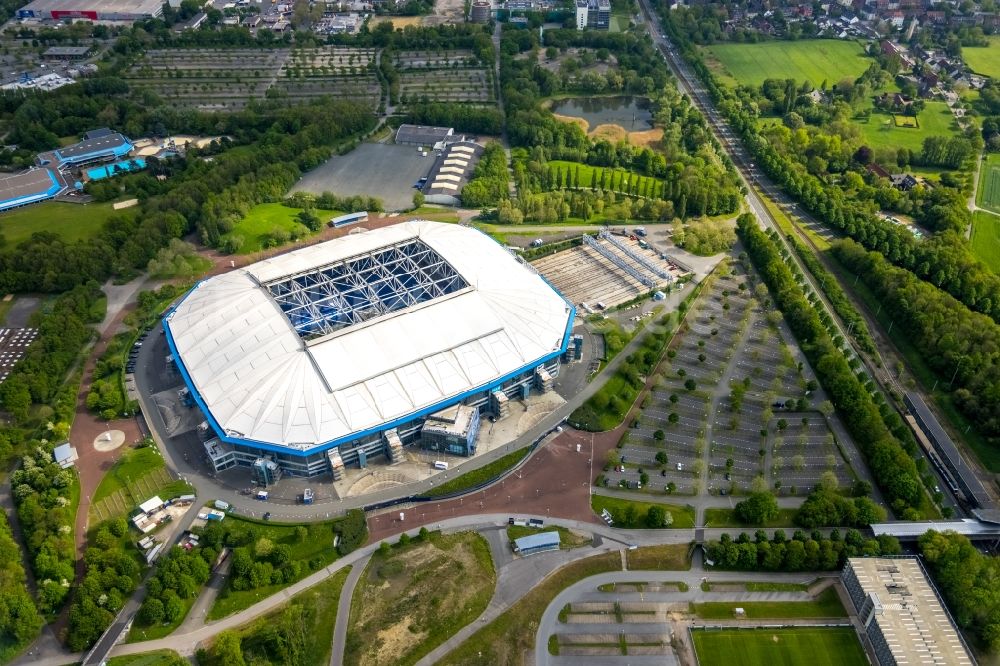 Luftaufnahme Gelsenkirchen - Fussballstadion Veltins-Arena auf Schalke des Vereins Schalke 04 in Gelsenkirchen im Bundesland Nordrhein-Westfalen