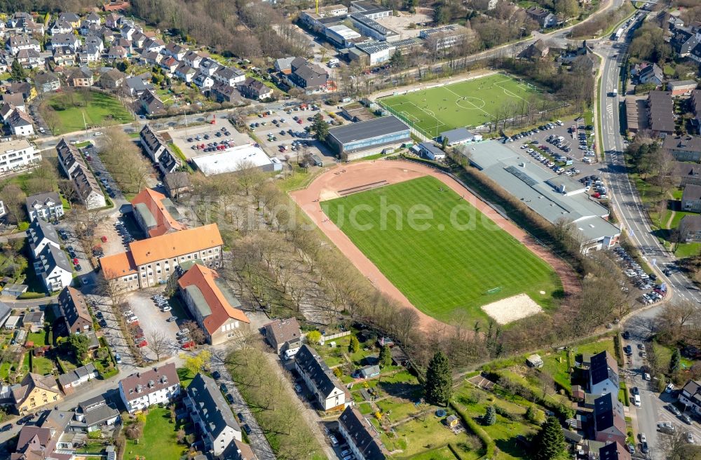 Luftaufnahme Hattingen - Fussballstadion des Vereins Althoffstadion des Sportgemeinschaft Welper 1893 e.V. in Hattingen im Bundesland Nordrhein-Westfalen