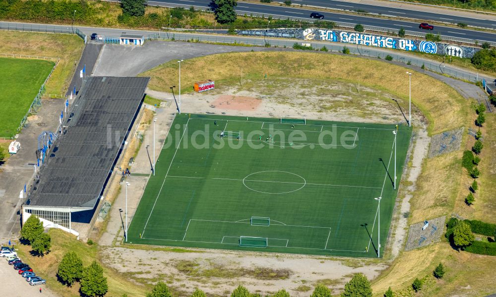 Gelsenkirchen aus der Vogelperspektive: Fussballstadion des Vereins FC Schalke 04 Glückauf-Kampfbahn am Ernst-Kuzorra-Platz im Ortsteil Gelsenkirchen-Mitte in Gelsenkirchen im Bundesland Nordrhein-Westfalen