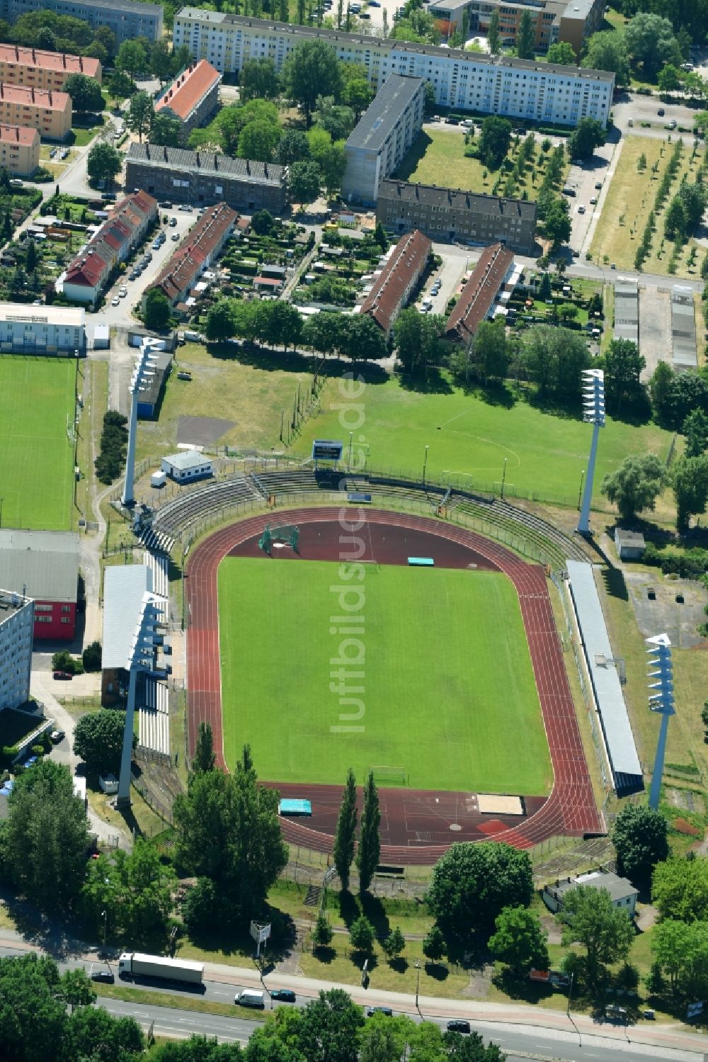 Brandenburg an der Havel von oben - Fussballstadion des Vereins FC Stahl Brandenburg e.V. in Brandenburg an der Havel im Bundesland Brandenburg, Deutschland