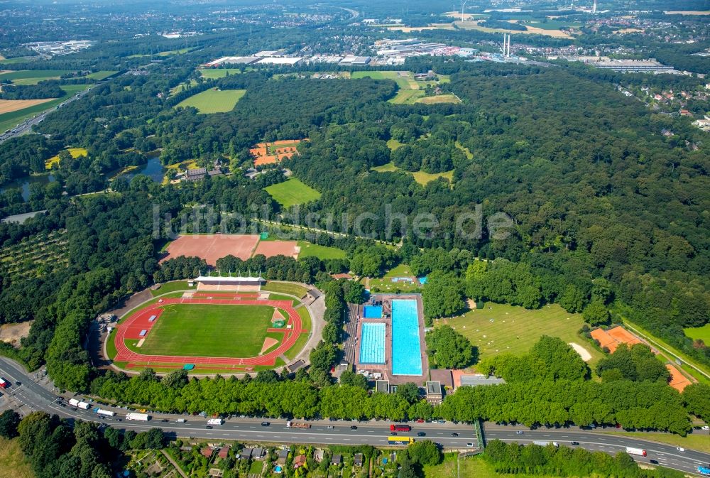 Luftaufnahme Gladbeck - Fussballstadion des Vereins VfL Gladbeck 1921 in Gladbeck im Bundesland Nordrhein-Westfalen