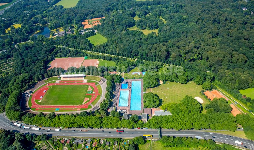 Gladbeck von oben - Fussballstadion des Vereins VfL Gladbeck 1921 in Gladbeck im Bundesland Nordrhein-Westfalen