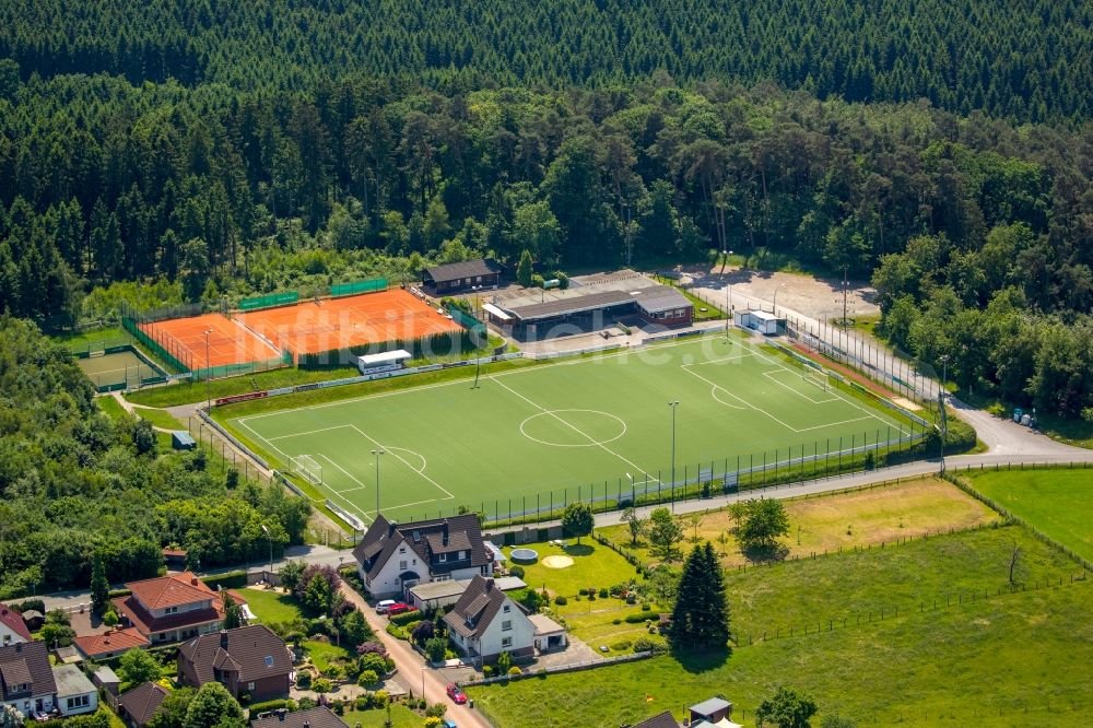 Luftbild Warstein - Fussballstadion - Waldstadion Allagen des Vereins TuS Grün-Weiß Allagen e. V. in Warstein im Bundesland Nordrhein-Westfalen