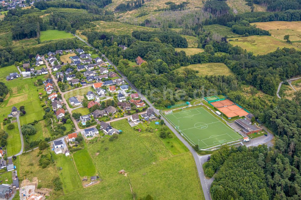 Luftbild Warstein - Fussballstadion - Waldstadion Allagen des Vereins TuS Grün-Weiß Allagen e. V. in Warstein im Bundesland Nordrhein-Westfalen