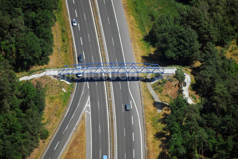 Luftaufnahme Potsdam - Fußgängerbrücke über die Nuthestraße