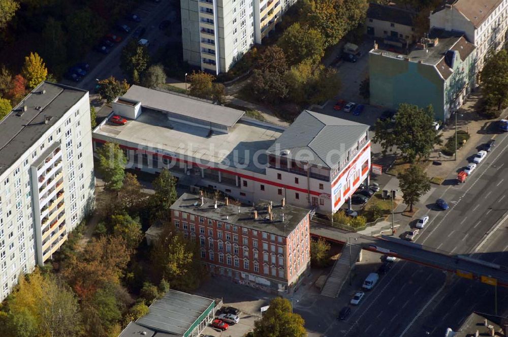 Luftaufnahme Berlin-Lichtenberg - Fußgängerbrücke Lichtenberg