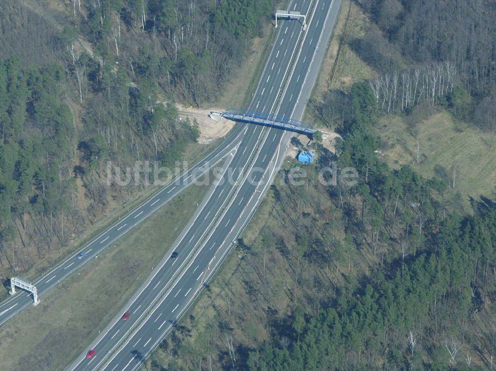 Babelsberg von oben - Fußgängerbrücke an der Nuthe