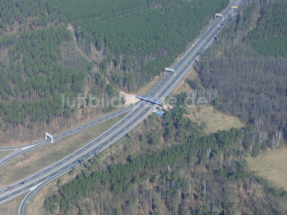 Babelsberg aus der Vogelperspektive: Fußgängerbrücke an der Nuthe