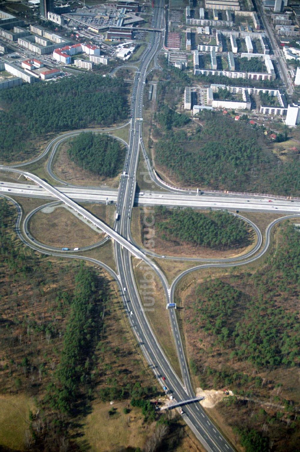 POTSDAM von oben - Fußgängerbrückenbau an der Autobahnabfahrt Babelsberg