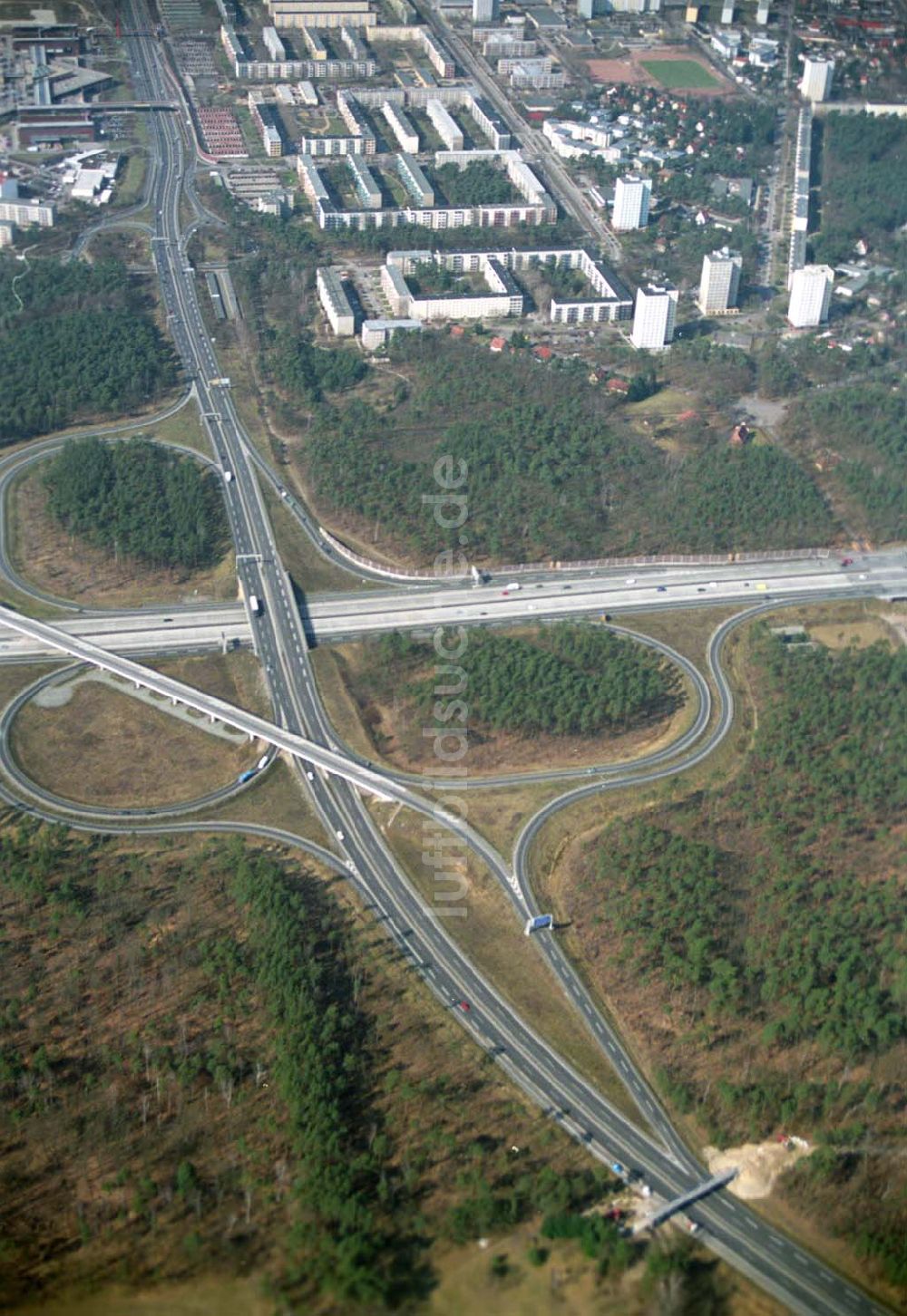 Luftaufnahme POTSDAM - Fußgängerbrückenbau an der Autobahnabfahrt Babelsberg